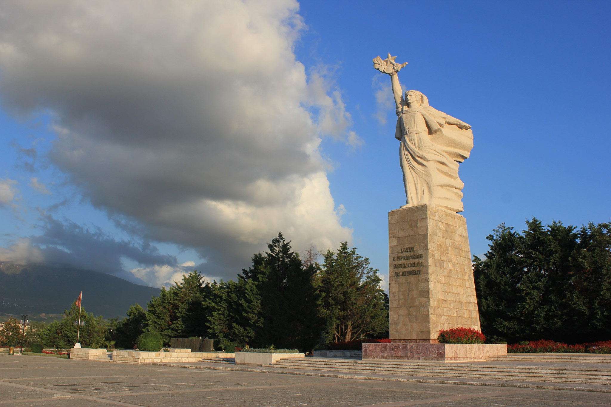 Mother Albania, Tirana (Photo license CC-BY-SA 3.0)